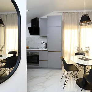 Luxury Monika Near The Sea With Private Parking Apartment