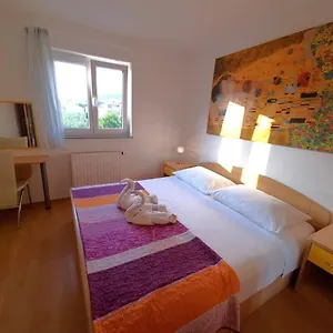 https://apartments-kay.primorje-gorskikotar.com